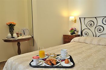 Le Clarisse Al Pantheon Hotel